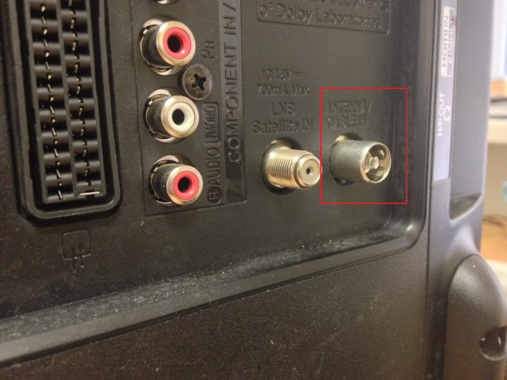 подсоедините к телевизору антенный кабель