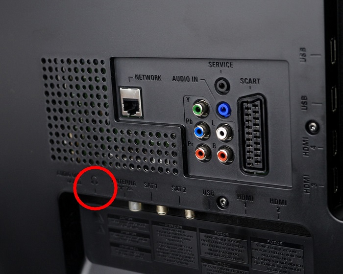 Выход под наушники